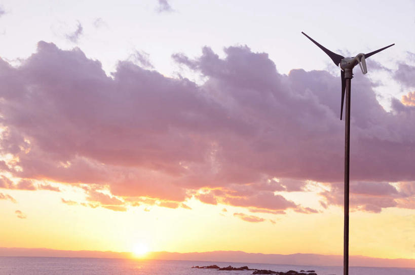 无人,横图,室外,白天,仰视,旅游,度假,风力发电机,海浪,海洋,美景,日落,风车,环保,电力,景观,浪花,水平线,晚霞,霞光,云,云朵,辽阔,海平线,背光,云彩,娱乐,设备,一个,蓝色,白云,蓝天,天空,自然,海水,黄昏,天,享受,休闲,广阔,发电,机械,景色,彩霞,放松,能源,晴朗,单个,一望无际,资源,风力机,自然风光,逆光,海景,利用,低碳,无边无际,一马平川,风力发电,大海,风浪,海,海水的波动,近岸浪,涌浪,晴空,夕阳,彩图,低角度拍摄,水天相接,水天一线