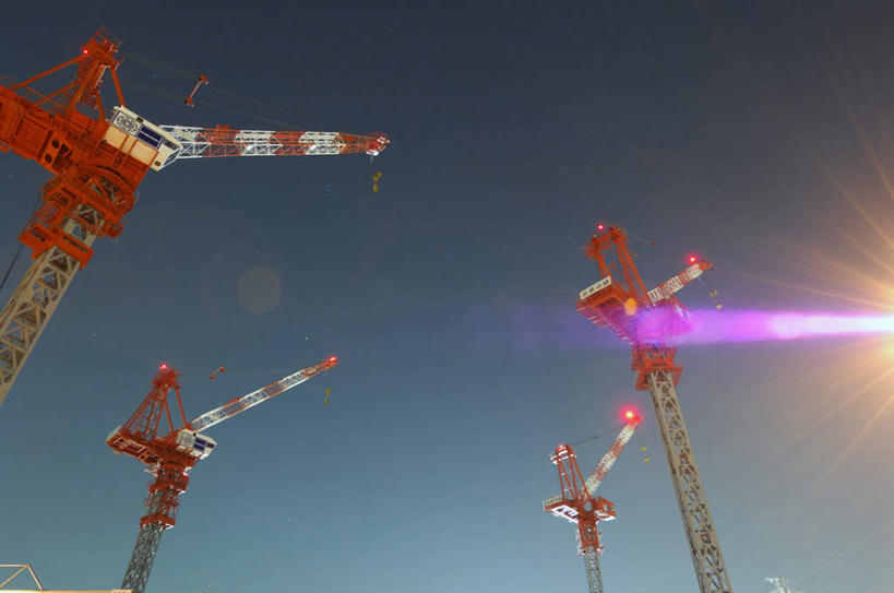 无人,横图,室外,白天,仰视,旅游,度假,技术,美景,建筑,一排,阴影,朦胧,模糊,整齐,光线,影子,景观,背光,娱乐,设备,排列,施工,蓝色,蓝天,天空,阳光,自然,天,四个,享受,休闲,机械,起重机,景色,放松,晴朗,工程,队列,自然风光,逆光,万里无云,晴空,晴空万里,彩图,低角度拍摄