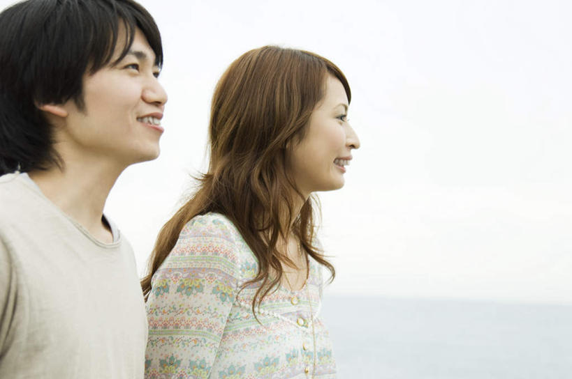 东方人,两个人,站,笑,微笑,露齿笑,横图,室内,白天,侧面,爱情,海浪,海洋,亚洲,服装,朦胧,模糊,浪花,水平线,海平线,浪漫,注视,休闲装,黄种人,衣服,蓝色,蓝天,天空,海水,天,观察,看,站着,休闲,温暖,温馨,休闲服,恩爱,恋人,服饰,晴朗,观看,和睦,察看,关注,海景,万里无云,男人,男性,年轻男性,年轻女性,女人,女性,亚洲人,情侣,大海,风浪,海,海水的波动,近岸浪,涌浪,晴空,晴空万里,站立,半身,彩图,伴侣,融洽