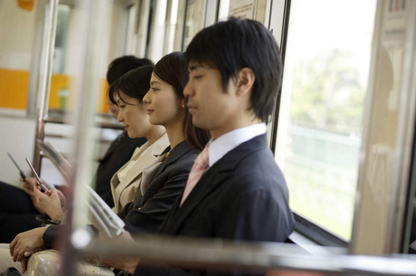 东方人,四个人,同事,商务人士,商务男性,商务女性,坐,举,打电话,横图,室内,白天,侧面,衬衫,成功,合作,团队,集体,信心,地铁,报纸,电话,手机,亚洲,敲打,握,套装,朦胧,模糊,信息,轨道交通,拿,拿着,注视,黄种人,输入,通讯设备,队伍,打字,观察,看,托,握着,观看,新闻,点击,敲击,察看,领导,成就,关注,商务装,合伙,领袖,工薪阶层,交流,按键,男人,男性,年轻男性,年轻女性,女人,女性,亚洲人,白领,上班族,沟通,举起,举手,举着,通话,向上举,向上伸,向上托,坐着,半身,彩图,衬衣,地铁机动车,地下铁,轻轨,报刊