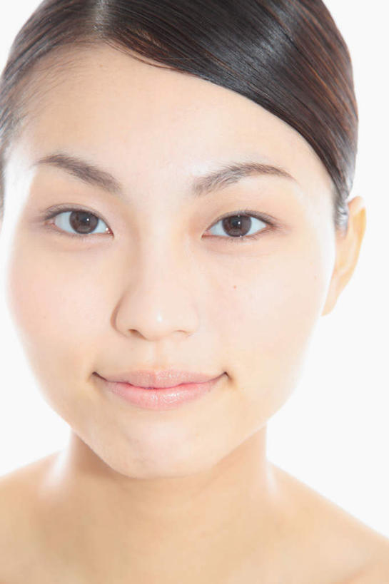 东方人,脸,头,脸颊,一个人,站,笑,微笑,竖图,室内,特写,白天,留白,白色背景,正面,亚洲,仅一个年轻女性,仅一个女性,仅一个人,注视,黄种人,肩膀,观察,看,站着,摄影,影棚,观看,察看,关注,年轻女性,女人,女性,亚洲人,头部,脸部,脸蛋,面部,站立,半身,彩图,影棚拍摄,拍摄