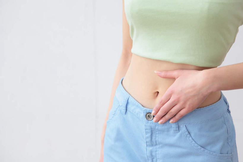 东方人,手,腹部,一个人,站,摸,横图,室内,特写,白天,白色背景,正面,亚洲,仅一个年轻女性,仅一个女性,仅一个人,抚摸,服装,朦胧,模糊,休闲装,黄种人,衣服,蓝色,绿色,站着,休闲,手部,休闲服,摄影,服饰,影棚,单手,年轻女性,女人,女性,亚洲人,腹,肚子,触摸,接触,站立,半身,彩图,影棚拍摄,拍摄