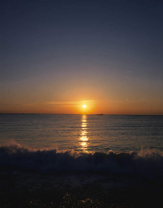 无人,竖图,俯视,室外,白天,旅游,度假,海浪,海洋,美景,日落,神奈川,日本,亚洲,景观,浪花,水平线,晚霞,霞光,落日,辽阔,海平线,神奈川县,背光,娱乐,自然,海水,黄昏,享受,休闲,广阔,景色,彩霞,放松,一望无际,自然风光,逆光,海景,东亚,本州,关东地方,本州岛,日本国,无边无际,一马平川,夕照,大海,风浪,海,海水的波动,近岸浪,涌浪,夕阳,彩图,高角度拍摄,水天相接,水天一线,斜阳,湘南