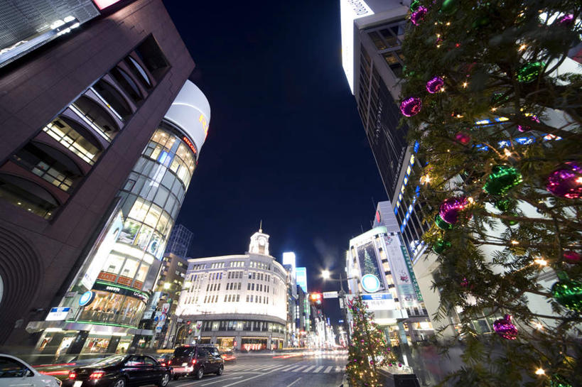 无人,高楼大厦,横图,室外,夜晚,仰视,度假,美景,植物,城市风光,城市,大厦,道路,建筑,路,摩天大楼,人行横道,公路,东京,日本,圣诞节,亚洲,阴影,节日,朦胧,模糊,庆祝,光线,影子,景观,人行道,灯光,分界线,圣诞树,停车线,交通,文化,娱乐,建设,树,树木,绿色,自然,庆典,享受,休闲,银座,景色,放松,生长,成长,纪念,车行道,车行道分界线,标线,人行横道线,东亚,车行线,本州,关东地方,本州岛,日本国,东京都,斑马线,马路,彩图,低角度拍摄,大楼,高层建筑,高楼,摩天楼
