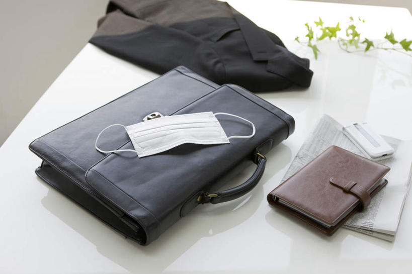 无人,办公室,打电话,横图,俯视,室内,特写,白天,西装,家具,桌子,静物,报纸,电话,手机,叶子,套装,正装,朦胧,模糊,分离,信息,包,公文包,办公桌,绿叶,过滤,分开,职业装,通讯设备,一个,口罩,一件,嫩叶,隔断,遮掩,摄影,皮夹子,钱包,影棚,单个,公事包,隔离,新闻,卫生,掩盖,遮挡,零钱包,皮夹,净化,间隔,预防,遮盖,防尘,办公家具,掩饰,断绝,隔开,屏蔽,屏绝,远离,中断,阻遏,阻隔,交流,叶,叶片,沟通,通话,彩图,高角度拍摄,影棚拍摄,拍摄,报刊