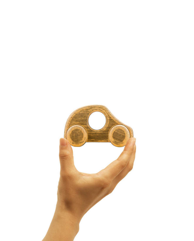 东方人,手,一个人,无人,举,竖图,室内,特写,白天,白色背景,正面,游戏,数码,科技,汽车,玩具,亚洲,仅一个男性,仅一个人,握,阴影,朦胧,模糊,网络,木制,高光,几何,计算机图形,拿,玩,合成,拿着,黄种人,娱乐,仅一个年轻男性,一个,木制品,托,休闲,手部,益智,握着,单个,活动,单手,电脑合成图,数码合成图,发泄,消遣,智力,写实,具体,具象,宣泄,男人,男性,年轻男性,亚洲人,举起,举手,举着,玩耍,嬉戏,向上举,向上伸,向上托,半身,彩图