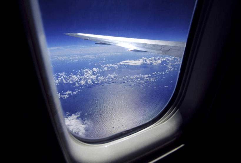 无人,横图,俯视,室内,白天,旅游,度假,美景,窗户,飞机,阴影,光线,影子,景观,云,云朵,云彩,娱乐,航空,玻璃窗,蓝色,白云,蓝天,天空,阳光,自然,交通工具,天,享受,休闲,景色,放松,客机,自然风光,载具,彩图,高角度拍摄