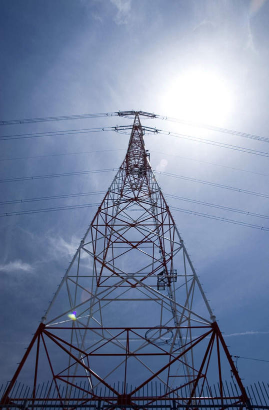 无人,竖图,室外,白天,仰视,旅游,度假,美景,日本,亚洲,一座,阴影,电力,光线,电线,线,影子,景观,云,云朵,塔,电能,线路,云彩,娱乐,蓝色,白云,蓝天,天空,阳光,自然,天,享受,休闲,景色,放松,大阪,电,电源,自然风光,能量,东亚,本州,大阪府,本州岛,日本国,近畿地方,近畿,彩图,低角度拍摄