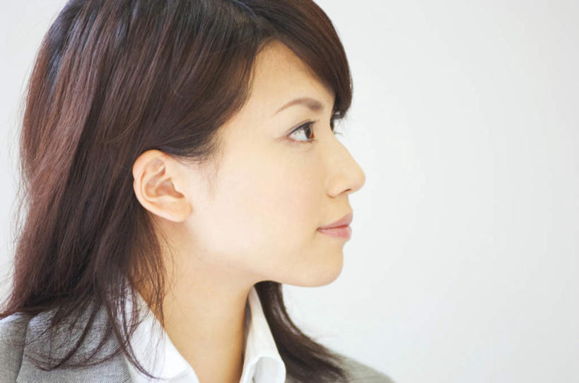 东方人,脸,头,脸颊,头发,一个人,商务人士,商务女性,站,笑,微笑,露齿笑,横图,室内,特写,白天,白色背景,正面,衬衫,亚洲,仅一个年轻女性,仅一个女性,仅一个人,阴影,套装,光线,影子,墙,褐色,扭头,注视,黄种人,墙壁,墙面,阳光,观察,看,站着,转头,摄影,影棚,观看,察看,关注,商务装,工薪阶层,年轻女性,女人,女性,亚洲人,头部,脸部,脸蛋,面部,白领,上班族,站立,半身,彩图,影棚拍摄,衬衣,拍摄