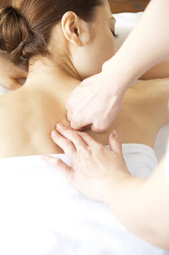 东方人,头发,两个人,伙伴,朋友,按摩师,站,闭眼,摸,竖图,俯视,室内,白天,浴袍,按摩,友谊,床,亚洲,撑,抚摸,床单,托腮,黄种人,被子,黄色,白色,趴着,托,站着,享受,健康,保健,单人床,被单,托下巴,指压,友情,年轻女性,女人,女性,亚洲人,长发,技师,闭眼睛,闭着眼,闭着眼睛,触摸,接触,趴,站立,半身,彩图,高角度拍摄,汤帷子,浴衣,推拿