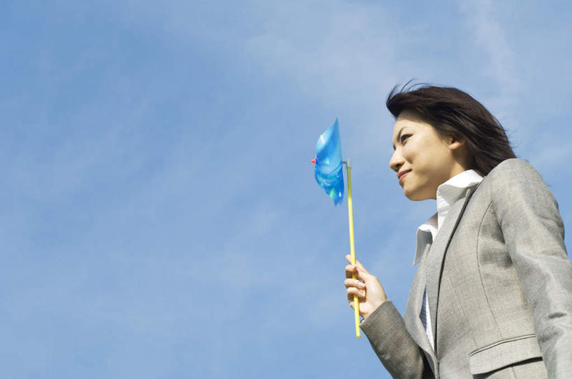 东方人,头发,一个人,商务人士,商务女性,站,举,笑,微笑,露齿笑,横图,室外,白天,仰视,衬衫,旅游,度假,快乐,自由,幸福,风车,玩具,亚洲,仅一个年轻女性,仅一个女性,仅一个人,握,阴影,套装,光线,影子,云,云朵,拿,云彩,拿着,注视,黄种人,娱乐,一个,蓝色,黑色,白云,蓝天,天空,阳光,天,观察,看,托,站着,享受,休闲,喜庆,放松,活力,握着,单个,观看,希望,吉祥,察看,象征,关注,商务装,和平,梦想,工薪阶层,忠诚,进取,灵动,勇敢,勤奋,团结,幸运,年轻女性,女人,女性,亚洲人,白领,上班族,举起,举手,举着,向上举,向上伸,向上托,站立,半身,彩图,低角度拍摄,衬衣