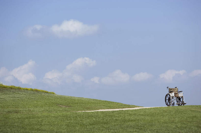 无人,横图,室外,白天,正面,旅游,度假,草地,草坪,美景,植物,自行车,一辆,阴影,光线,影子,景观,云,云朵,云彩,娱乐,车,脚踏车,草,蓝色,绿色,白云,蓝天,天空,阳光,自然,交通工具,天,享受,休闲,景色,放松,自然风光,载具,彩图