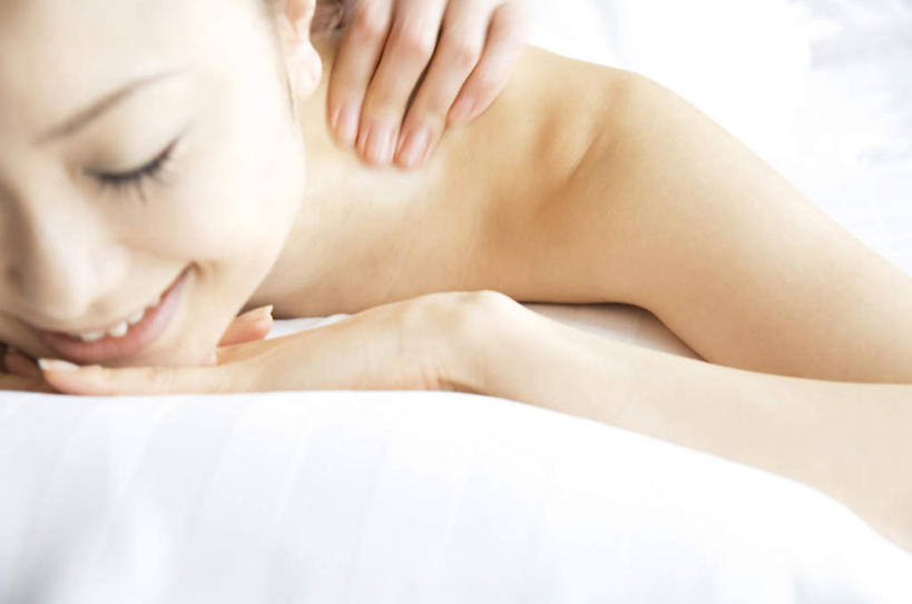 东方人,头发,两个人,伙伴,朋友,按摩师,站,闭眼,笑,摸,微笑,横图,室内,特写,白天,正面,浴袍,按摩,友谊,窗户,亚洲,撑,抚摸,阴影,光线,影子,墙,托腮,黄种人,玻璃窗,墙壁,墙面,白色,黑色,阳光,趴着,托,站着,享受,健康,保健,托下巴,指压,友情,年轻女性,女人,女性,亚洲人,长发,技师,闭眼睛,闭着眼,闭着眼睛,触摸,接触,趴,抬头,仰头,站立,半身,彩图,汤帷子,浴衣,推拿