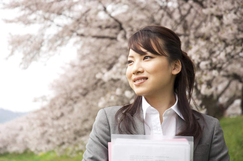 东方人,头发,一个人,商务人士,商务女性,站,捧,笑,摸,微笑,露齿笑,横图,室外,白天,仰视,衬衫,旅游,度假,草地,草坪,植物,樱花,亚洲,仅一个年轻女性,仅一个女性,仅一个人,许多,抚摸,阴影,套装,盛开,光线,材料,档案,文件,影子,花蕾,扭头,注视,黄种人,娱乐,草,花,花瓣,花朵,鲜花,树,树木,粉色,绿色,黑色,阳光,自然,资料,花苞,花蕊,观察,看,站着,转头,享受,休闲,放松,生长,成长,观看,察看,关注,文档,商务装,工薪阶层,仙樱花,福岛樱,青肤樱,年轻女性,女人,女性,亚洲人,长发,白领,上班族,荆桃,触摸,端,端着,接触,捧着,手捧,站立,半身,彩图,低角度拍摄,衬衣