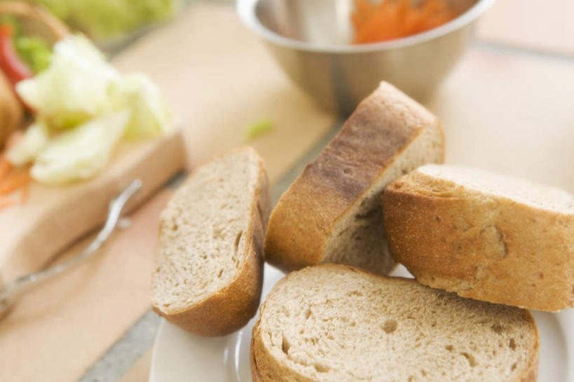 点心,面包,无人,横图,俯视,室内,特写,白天,厨房,桌面,蔬菜,西红柿,餐具,一块,许多,切开,阴影,朦胧,模糊,新鲜,光线,碟子,盘,影子,水池,生菜,莴苣,食品,面点,案板,砧板,食物,糕点,阳光,盘子,碟,碗,切,有机食品,绿色食品,剖面,切面,春菜,鹅仔菜,莴仔菜,千金菜,叶用莴苣,樱桃番茄,圣女果,番茄,彩图,高角度拍摄,灶间