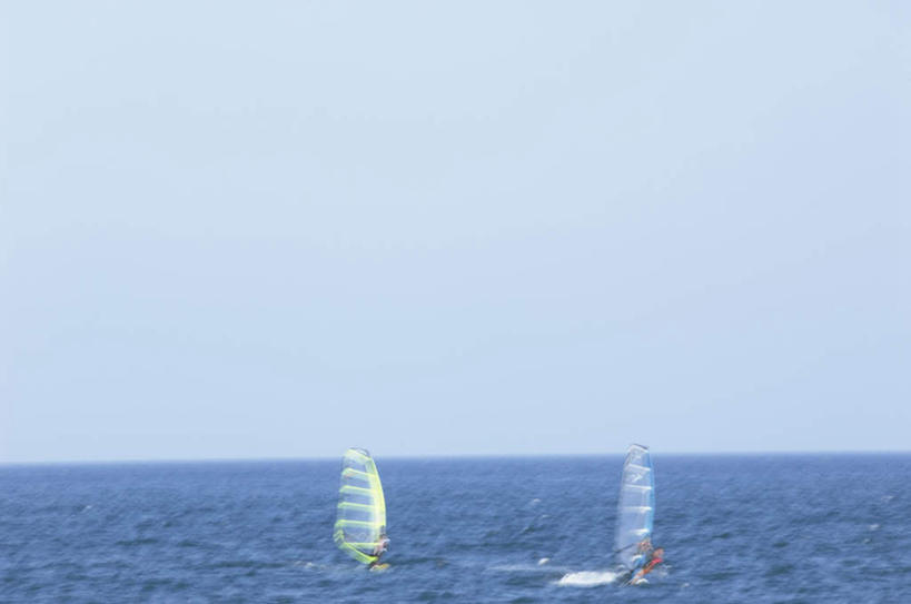 帆船,东方人,两个人,伙伴,朋友,横图,室外,白天,侧面,锻炼,快乐,友谊,比赛,运动,竞争,海浪,海洋,船,亚洲,阴影,波纹,光线,影子,浪花,云,云朵,云彩,黄种人,娱乐,蓝色,白云,蓝天,水纹,天空,阳光,海水,交通工具,波浪,天,休闲,体育运动,载具,海景,体育,友情,男人,男性,年轻男性,亚洲人,大海,风浪,海,海水的波动,近岸浪,涌浪,彩图,全身,健身