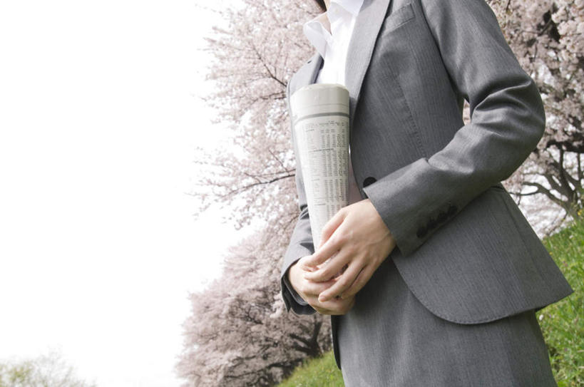 东方人,一个人,商务人士,商务女性,站,捧,摸,横图,室外,白天,仰视,衬衫,旅游,度假,植物,樱花,报纸,亚洲,仅一个年轻女性,仅一个女性,仅一个人,一张,抚摸,握,阴影,套装,盛开,光线,信息,影子,拿,花蕾,拿着,黄种人,娱乐,花,花瓣,花朵,鲜花,树,树木,粉色,蓝色,绿色,蓝天,天空,阳光,自然,天,花苞,花蕊,站着,享受,休闲,放松,握着,生长,晴朗,成长,新闻,商务装,工薪阶层,万里无云,仙樱花,福岛樱,青肤樱,年轻女性,女人,女性,亚洲人,白领,上班族,晴空,晴空万里,荆桃,触摸,端,端着,接触,捧着,手捧,站立,半身,彩图,低角度拍摄,衬衣,报刊