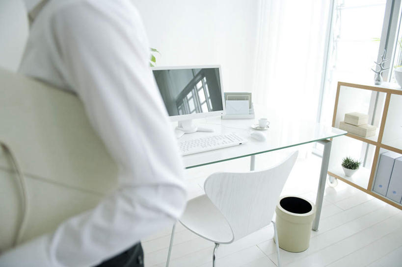 东方人,一个人,商务人士,商务女性,客厅,站,捧,摸,横图,室内,白天,侧面,电脑,笔记本电脑,窗户,落地窗,桌子,椅子,亚洲,仅一个年轻女性,仅一个女性,仅一个人,抚摸,握,阴影,套装,光线,网络,皮包,影子,办公桌,木椅,墙,拿,拿着,黄种人,通讯设备,玻璃窗,墙壁,墙面,一个,阳光,站着,握着,单个,文件包,单肩包,无线,起居室,通信设备,商务装,无线网络,无线上网,便携式电脑,工薪阶层,手提电脑,年轻女性,女人,女性,亚洲人,白领,上班族,触摸,端,端着,接触,捧着,手捧,站立,半身,彩图