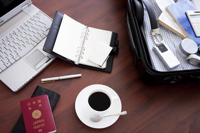 无人,打电话,横图,俯视,室内,白天,电脑,笔记本电脑,地板,杯子,餐具,电话,手机,书籍,一堆,许多,阴影,堆叠,堆积,光线,网络,笔,瓷器,碟子,盘,影子,勺子,办公用品,记事本,咖啡杯,陶瓷制品,地面,通讯设备,木地板,文具,一个,黑色,阳光,本子,笔记本,盘子,学习用品,调羹,碟,汤匙,单个,堆,文具用品,无线,瓷杯,通信设备,无线网络,无线上网,便携式电脑,交流,手提电脑,书,图书,沟通,通话,彩图,高角度拍摄