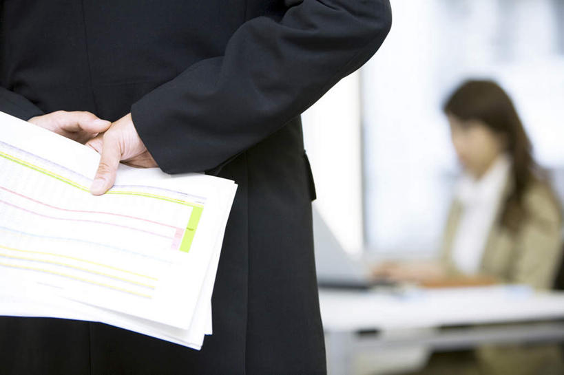 东方人,背部,头发,两个人,商务人士,商务女性,办公室,站,坐,笑,摸,微笑,露齿笑,横图,室内,白天,正面,电脑,笔记本电脑,桌子,椅子,亚洲,许多,抚摸,敲打,握,套装,朦胧,模糊,网络,材料,档案,文件,办公桌,木椅,墙,拿,拿着,注视,黄种人,输入,通讯设备,墙壁,墙面,黑色,资料,打字,观察,看,靠,靠着,倚靠,站着,握着,观看,点击,敲击,察看,无线,倚着,关注,文档,通信设备,商务装,无线网络,无线上网,便携式电脑,工薪阶层,按键,手提电脑,年轻女性,女人,女性,亚洲人,长发,白领,上班族,触摸,接触,站立,坐着,半身,彩图