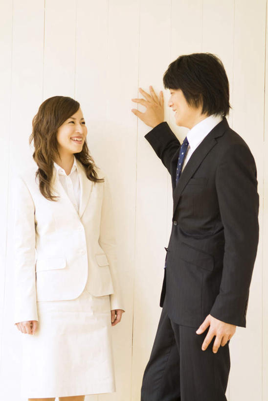 东方人,两个人,同事,商务人士,商务男性,商务女性,站,笑,微笑,露齿笑,竖图,室内,白天,正面,衬衫,成功,合作,团队,集体,信心,窗帘,亚洲,套装,扭头,黄种人,队伍,白色,扶,站着,转头,领导,扶着,成就,商务装,合伙,领袖,工薪阶层,男人,男性,年轻男性,年轻女性,女人,女性,亚洲人,白领,上班族,站立,半身,彩图,衬衣