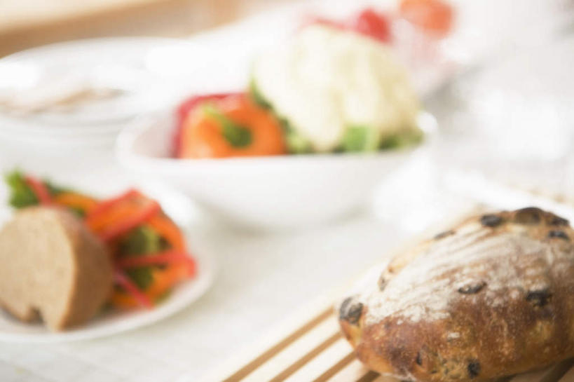 点心,面包,无人,横图,室内,特写,白天,白色背景,正面,烹饪,西餐,静物,餐具,朦胧,模糊,碟子,盘,肉,料理,食品,面点,猪肉,菜肴,美食,肉类,食物,糕点,盘子,碟,西式,摄影,佳肴,影棚,肉食,豚肉,彩图,影棚拍摄,拍摄