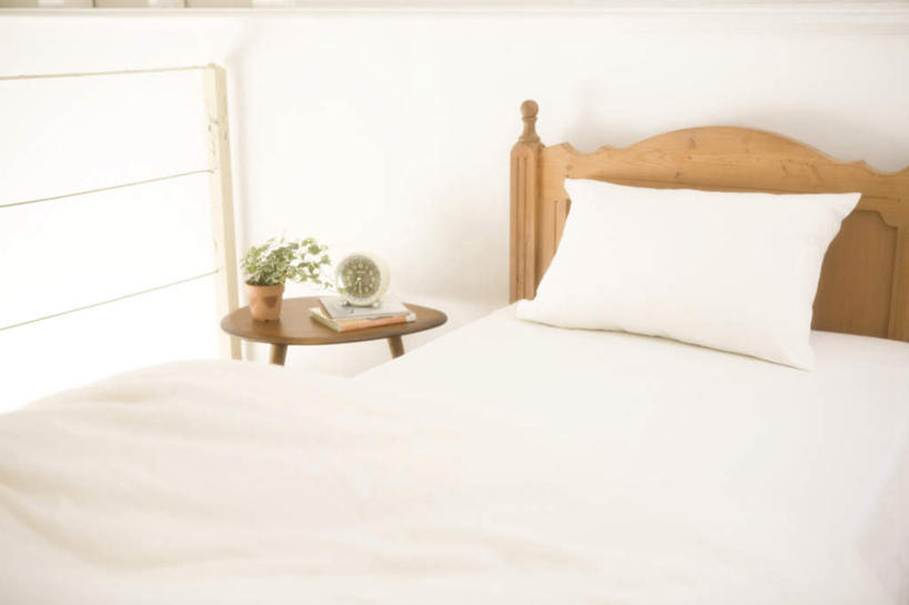 无人,家,横图,室内,白天,正面,植物,别墅,窗户,床,家具,靠垫,卧室,装修,桌面,桌子,建筑,书籍,闹钟,欧式,装饰,时间,盆栽,时钟,房屋,屋子,公寓,床单,靠枕,盆景,豪华,计时,被子,建设,现代,装潢,洋房,楼房,玻璃窗,住宅,一个,绿色,白色,自然,垫子,室内装潢,枕头,钟表,表,单人床,生长,单个,成长,两本,明亮,舒适,被单,家居装潢,房屋设计,地中海风格,古典风格,简约风格,室内设计,宽敞,样板房装潢,设计,书,图书,钟,彩图,房子,睡房,卧房