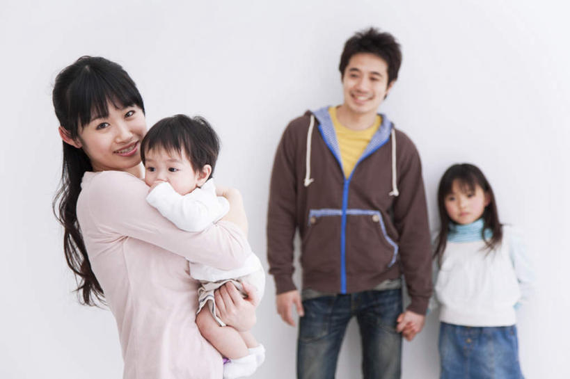 东方人,儿童,四个人,家庭,夫妻,母亲,父亲,女儿,儿子,站,抱,横图,室内,白天,白色背景,正面,爱情,纯洁,亚洲,浪漫,黄种人,小孩,站着,温暖,温馨,父女,父子,母女,母子,一家人,恩爱,父爱,可爱,母爱,童年,童趣,恋人,摄影,影棚,抱着,和睦,搂着,童真,烂漫,无邪,天真,男孩,男人,男性,年轻男性,年轻女性,女孩,女人,女性,亚洲人,孩子,年轻人,夫妇,情侣,搂,搂抱,站立,半身,彩图,影棚拍摄,拍摄,伴侣,融洽,男生,女生