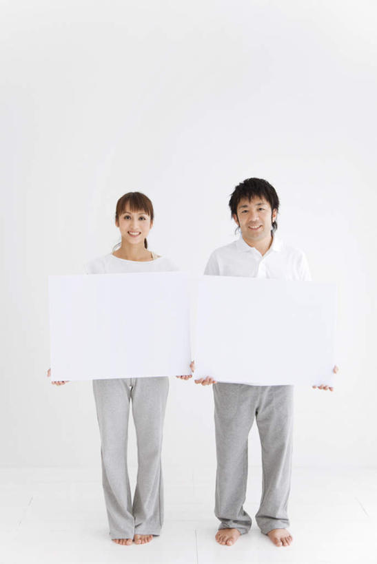 东方人,家庭,夫妻,站,举,捧,竖图,室内,白天,白色背景,正面,爱情,亚洲,握,画板,浪漫,拿,拿着,黄种人,白色,托,站着,温暖,温馨,一家人,赤脚,恩爱,握着,恋人,摄影,影棚,纸板,和睦,男人,男性,年轻男性,年轻女性,女人,女性,亚洲人,年轻人,夫妇,情侣,端,端着,举起,举手,举着,捧着,手捧,向上举,向上伸,向上托,站立,半身,彩图,影棚拍摄,拍摄,伴侣,融洽