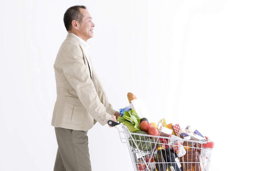 点心,面包,东方人,一个人,站,推,笑,微笑,露齿笑,横图,室内,白天,白色背景,侧面,购物,消费,南瓜,西红柿,购物车,亚洲,仅一个男性,仅一个人,仅一个中年男性,金瓜,食品,面点,注视,黄种人,酱油,番瓜,食物,糕点,观察,看,站着,搭,金融,摄影,影棚,观看,麦瓜,倭瓜,察看,搭着,关注,选购,贸易,血拼,男人,男性,中年男性,亚洲人,番茄,站立,半身,彩图,影棚拍摄,拍摄