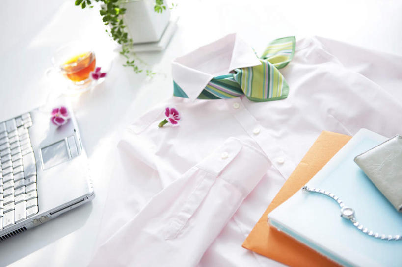 东方人,无人,横图,俯视,室内,白天,衬衫,幸福,电脑,笔记本电脑,植物,茶,桌子,杯子,书籍,亚洲,阴影,时间,光线,网络,盆栽,时钟,手表,影子,茶叶,石斛,盆景,计时,黄种人,娱乐,通讯设备,绿色,阳光,自然,水杯,钟表,享受,休闲,温馨,表,放松,乐趣,皮夹子,钱包,生长,成长,腕表,提神,无线,舒适,零钱包,皮夹,醒脑,通信设备,无线网络,无线上网,便携式电脑,石斛兰,金钗石斛,手提电脑,亚洲人,茶杯,书,图书,钟,彩图,高角度拍摄,衬衣