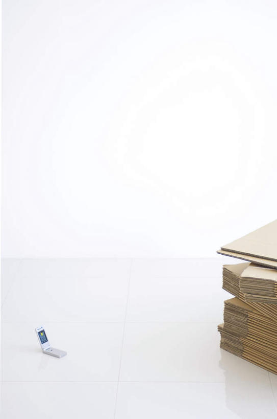 无人,打电话,竖图,俯视,室内,特写,白天,白色背景,桌子,静物,电话,手机,一堆,许多,堆叠,堆积,材料,档案,文件,办公桌,信纸,翻盖,通讯设备,资料,摄影,影棚,堆,文档,一部,交流,沟通,通话,彩图,高角度拍摄,影棚拍摄,拍摄