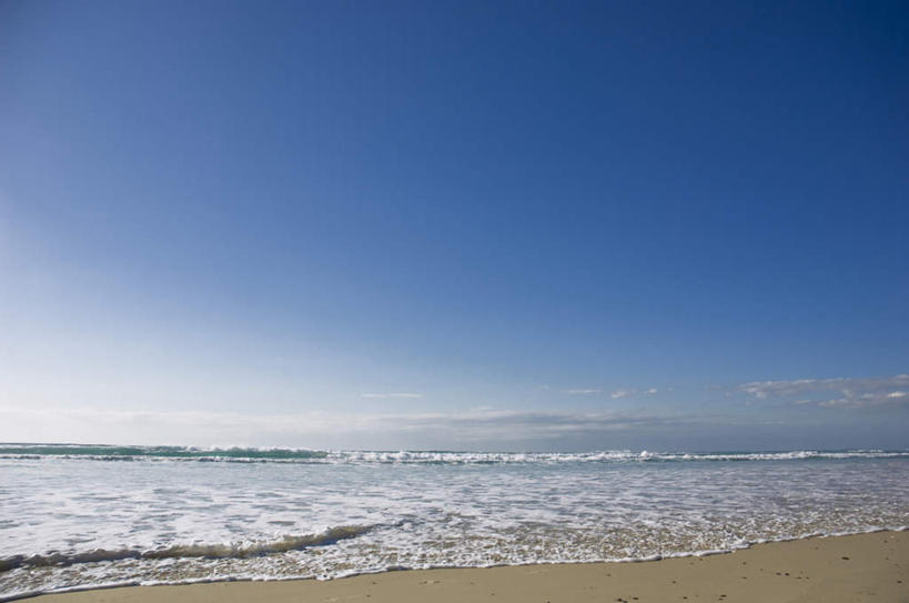 无人,横图,室外,白天,正面,旅游,度假,海浪,海洋,美景,沙滩,沙子,海岸,景观,浪花,水平线,云,云朵,辽阔,海平线,沙地,云彩,娱乐,蓝色,白云,蓝天,天空,自然,海水,天,享受,休闲,广阔,景色,放松,晴朗,一望无际,自然风光,海景,无边无际,一马平川,大海,风浪,海,海水的波动,海滩,近岸浪,涌浪,晴空,彩图,水天相接,水天一线