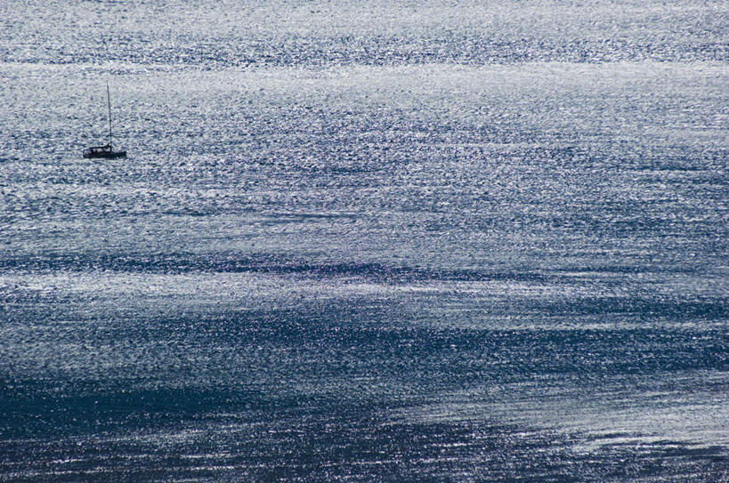 无人,横图,俯视,室外,白天,旅游,度假,海浪,海洋,美景,山,船,一艘,波纹,飞溅,溅,液体,景观,浪花,山峰,水滴,娱乐,水珠,蓝色,水纹,自然,海水,船尾波,交通工具,波浪,享受,休闲,景色,放松,喷洒,自然风光,载具,海景,大海,风浪,海,海水的波动,近岸浪,涌浪,彩图,高角度拍摄