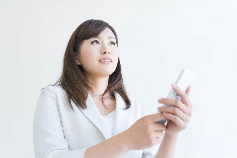 东方人,一个人,商务人士,商务女性,办公室,站,打电话,横图,室内,白天,仰视,衬衫,电话,手机,亚洲,仅一个年轻女性,仅一个女性,仅一个人,套装,墙,拿,拿着,注视,黄种人,通讯设备,墙壁,墙面,白色,观察,看,站着,观看,察看,关注,商务装,工薪阶层,交流,年轻女性,亚洲人,年轻人,白领,上班族,沟通,通话,站立,半身,彩图,低角度拍摄,衬衣