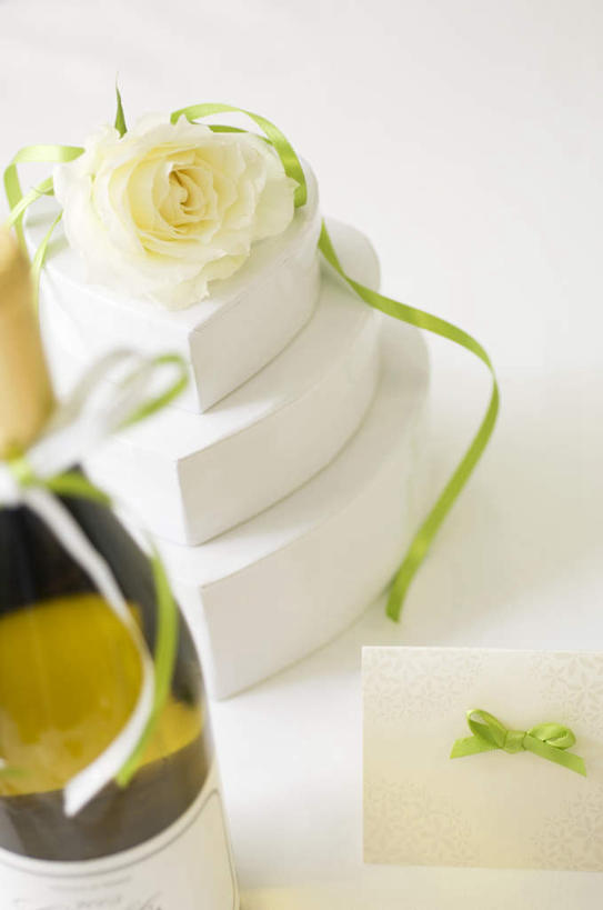 点心,无人,竖图,俯视,室内,特写,白天,爱情,下午茶,幸福,纯洁,热情,玫瑰,爱心,盛开,纸盒,食品,玫瑰花,浪漫,花蕾,玻璃制品,盒子,酒瓶,花,花瓣,花朵,鲜花,食物,糕点,白色,包装盒,玻璃瓶,瓶子,花苞,花蕊,温暖,温馨,心形,恩爱,和睦,一瓶,感动,尊敬,天真,刺玫花,徘徊花,心型,彩图,高角度拍摄,融洽,蛋糕