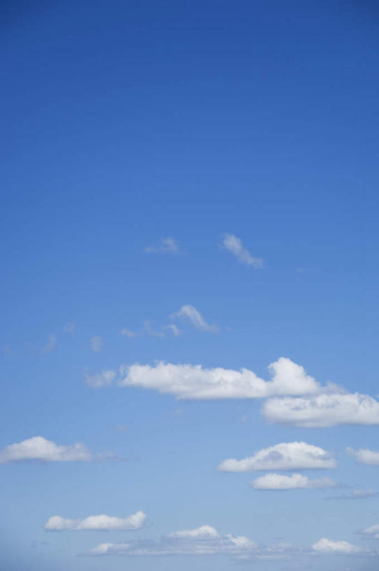 无人,竖图,室外,特写,白天,仰视,旅游,度假,美景,景观,云,云朵,云彩,娱乐,蓝色,白云,蓝天,天空,自然,天,享受,休闲,景色,放松,晴朗,自然风光,晴空,彩图,低角度拍摄