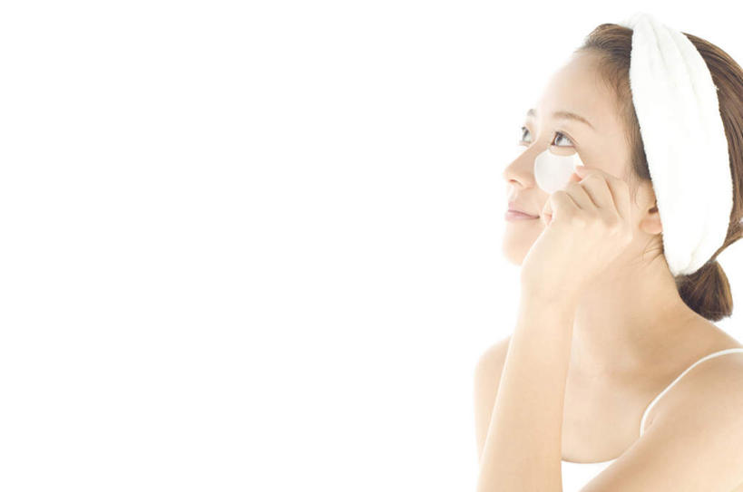 东方人,脸,头,脸颊,手,一个人,站,横图,室内,特写,白天,白色背景,侧面,化妆,美容,亚洲,仅一个年轻女性,仅一个女性,仅一个人,护肤,纺织物,拿,拿着,注视,吊带衫,黄种人,肩膀,白色,毛巾,观察,看,清洁,站着,保养,享受,休闲,手部,放松,保健,摄影,影棚,观看,保暖,单手,察看,眼膜,关注,透气,养颜,防水,眼贴,储水,耐磨,吸水,年轻女性,女人,女性,亚洲人,头部,脸部,脸蛋,面部,抬头,仰头,站立,半身,彩图,影棚拍摄,拍摄