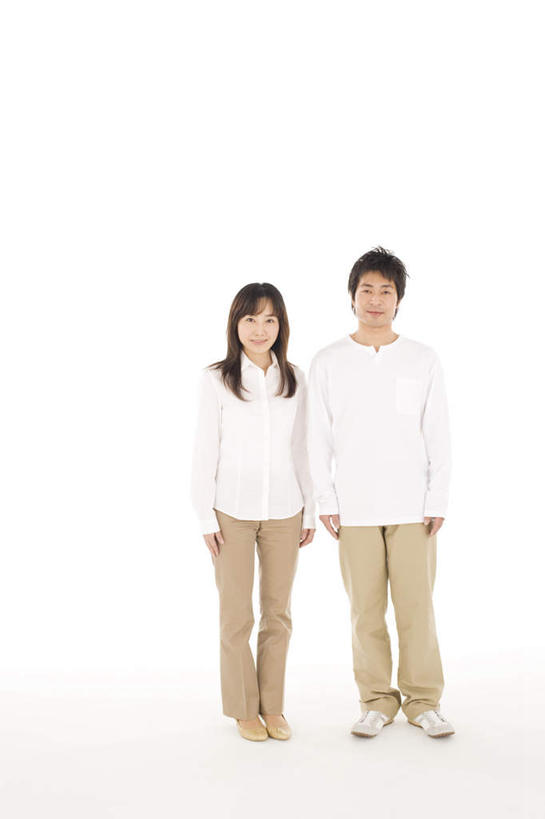 东方人,两个人,夫妻,站,笑,微笑,竖图,室内,白天,白色背景,正面,爱情,亚洲,服装,浪漫,注视,休闲装,黄种人,衣服,白色,观察,看,站着,休闲,休闲服,恩爱,恋人,摄影,服饰,影棚,观看,察看,关注,男人,男性,年轻男性,年轻女性,女人,女性,亚洲人,夫妇,情侣,站立,彩图,全身,影棚拍摄,拍摄,伴侣