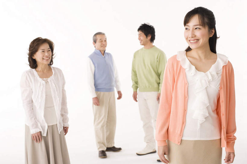 东方人,四个人,家庭,夫妻,母亲,父亲,女儿,儿子,站,笑,微笑,露齿笑,横图,室内,白天,白色背景,正面,爱情,亚洲,服装,朦胧,模糊,浪漫,注视,休闲装,黄种人,衣服,观察,看,站着,休闲,温暖,温馨,父女,母子,一家人,休闲服,橙色,恩爱,父爱,母爱,恋人,摄影,服饰,影棚,观看,和睦,察看,关注,男人,男性,年轻男性,年轻女性,女人,女性,中年男性,中年女性,亚洲人,夫妇,情侣,站立,半身,彩图,影棚拍摄,拍摄,伴侣,融洽