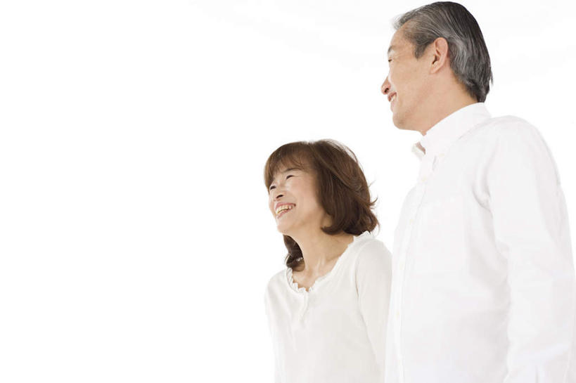 东方人,两个人,夫妻,站,笑,微笑,横图,室内,白天,白色背景,仰视,爱情,亚洲,服装,眼镜,浪漫,注视,休闲装,黄种人,衣服,白色,观察,看,站着,休闲,休闲服,恩爱,恋人,摄影,服饰,影棚,观看,察看,关注,近视眼镜,男人,男性,女人,女性,中年男性,中年女性,亚洲人,夫妇,情侣,站立,半身,彩图,低角度拍摄,影棚拍摄,拍摄,伴侣