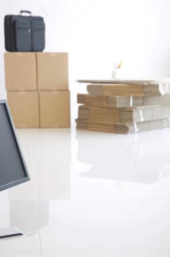 无人,竖图,俯视,室内,白天,白色背景,静物,手机,一堆,许多,堆叠,堆积,包装,拉杆箱,旅行箱,纸箱,容器,行李箱,箱子,摄影,影棚,堆,出差,纸板箱,包装箱,彩图,高角度拍摄,影棚拍摄,旅行,拍摄