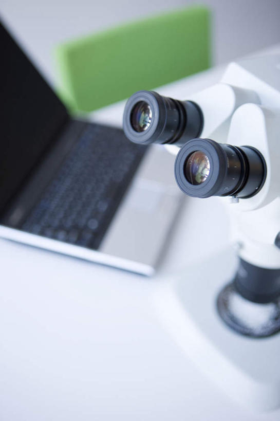 无人,竖图,俯视,室内,特写,白天,电脑,笔记本电脑,实验,仪器,桌子,静物,检查,研究,反射,分析,科学,网络,显微镜,办公桌,实验室,研究室,通讯设备,观察,清晰,探索,放大,观看,仔细,两台,透镜,科研,无线,凸透镜,聚焦,关注,化验,通信设备,无线网络,检验,研究所,无线上网,便携式电脑,化验室,检验室,光学,清楚,手提电脑,彩图,高角度拍摄