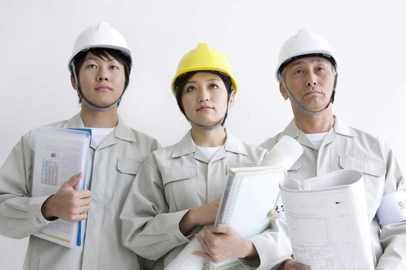 东方人,三个人,同事,站,横图,室内,白天,白色背景,正面,工作服,制服,成功,合作,团队,集体,信心,帽子,亚洲,许多,服装,材料,档案,头盔,文件,拿,拿着,注视,黄种人,队伍,三个,衣服,黄色,白色,安全帽,资料,观察,看,站着,摄影,服饰,影棚,观看,察看,领导,衣着,成就,穿着,关注,文档,合伙,领袖,工作制服,衣饰,老年男性,男人,男性,年轻男性,年轻女性,女人,女性,亚洲人,站立,半身,彩图,影棚拍摄,工作套服,拍摄