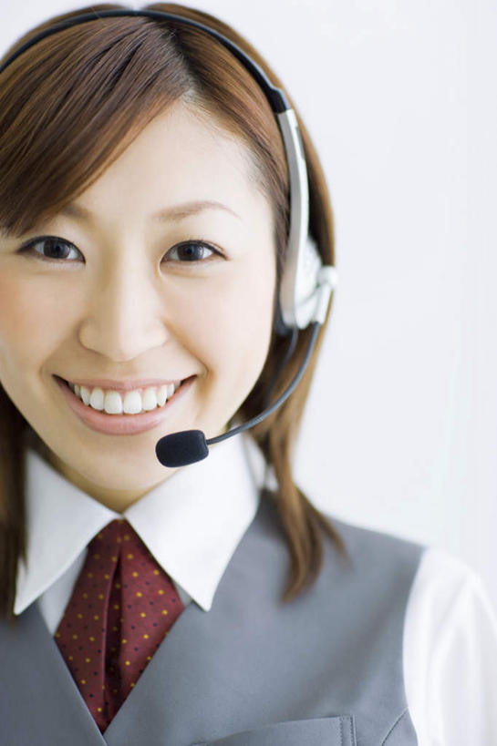 东方人,一个人,商务人士,商务男性,笑,微笑,露齿笑,竖图,室内,特写,白天,白色背景,正面,衬衫,亚洲,仅一个年轻女性,仅一个女性,仅一个人,戴,套装,话务员,黄种人,耳机,耳麦,话筒,摄影,影棚,戴着,麦克风,商务装,工薪阶层,客服人员,电话销售,年轻女性,女人,女性,亚洲人,白领,接线员,上班族,半身,彩图,影棚拍摄,衬衣,拍摄