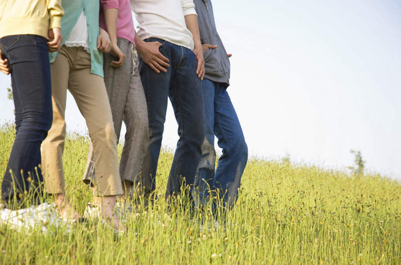 东方人,伙伴,朋友,站,横图,室外,白天,侧面,友谊,草地,草坪,植物,亚洲,五个人,服装,云,云朵,许多人,云彩,休闲装,黄种人,手叉腰,草,衣服,蓝色,绿色,白云,蓝天,天空,天,叉腰,站着,一群人,休闲,休闲服,服饰,晴朗,双手叉腰,友情,男人,男性,年轻男性,年轻女性,女人,女性,亚洲人,晴空,站立,半身,彩图
