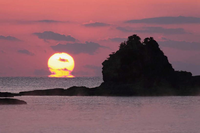 无人,横图,室外,白天,正面,旅游,度假,海浪,海洋,礁石,石头,美景,日落,日本,亚洲,石子,景观,浪花,水平线,晚霞,霞光,云,云朵,辽阔,海平线,云彩,娱乐,蓝色,白云,蓝天,天空,自然,海水,黄昏,天,享受,休闲,广阔,景色,彩霞,放松,晴朗,一望无际,自然风光,海景,东亚,本州,本州岛,日本国,近畿地方,近畿,和歌山,和歌山县,无边无际,一马平川,大海,风浪,海,海水的波动,礁,近岸浪,石块,岩石,涌浪,晴空,夕阳,彩图,水天相接,水天一线