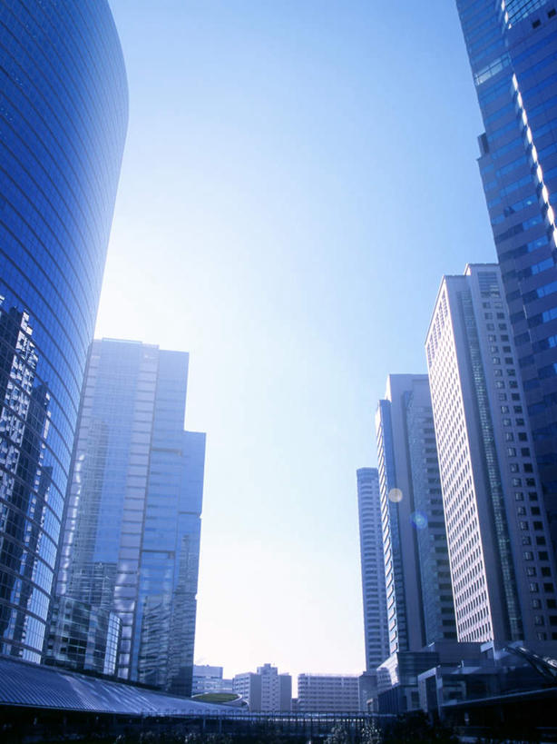 无人,高楼大厦,竖图,室外,白天,仰视,度假,美景,城市风光,城市,大厦,建筑,摩天大楼,东京,日本,亚洲,阴影,光线,影子,景观,娱乐,建设,蓝色,蓝天,天空,阳光,天,享受,休闲,景色,放松,晴朗,东亚,本州,万里无云,关东地方,本州岛,日本国,东京都,晴空,晴空万里,彩图,低角度拍摄,大楼,高层建筑,高楼,摩天楼