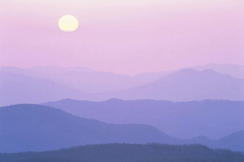 无人,横图,全景,室外,白天,正面,旅游,度假,日出,美景,山,山脉,树林,太阳,天际线,植物,雾,东京,日本,亚洲,朦胧,模糊,地平线,景观,山峰,辽阔,地面,朝霞,黎明,山峦,娱乐,树,树木,蓝色,绿色,蓝天,天空,阳光,自然,群山,天,享受,休闲,景色,放松,生长,晴朗,成长,一望无际,迷雾,自然风光,延伸,东亚,本州,万里无云,关东地方,本州岛,日本国,东京都,天地相交,朝阳,大雾,晴空,晴空万里,彩图,破晓