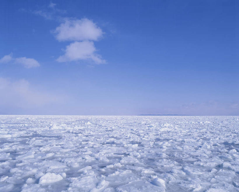 无人,横图,室外,白天,正面,旅游,度假,海浪,海洋,美景,北海道,日本,亚洲,朦胧,模糊,冰,景观,浪花,水平线,云,云朵,海平线,云彩,娱乐,蓝色,白云,蓝天,天空,自然,海水,浮冰,天,享受,休闲,景色,放松,寒冷,晴朗,冰冷,自然风光,海景,东亚,日本国,北海道地方,北海道岛,严寒,冰凉,酷寒,凛冽,凛凛,极冷,流冰,浮冰块,大海,风浪,海,海水的波动,近岸浪,涌浪,晴空,彩图